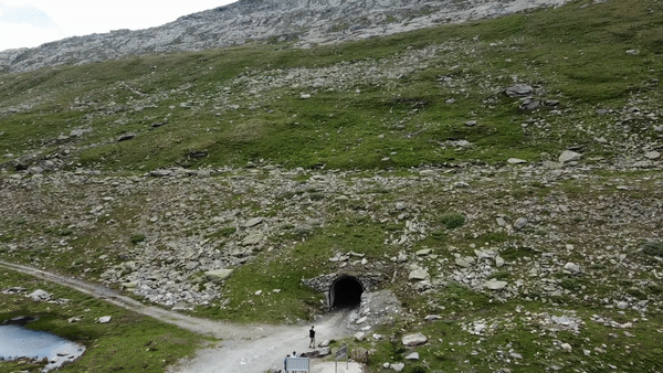 Einfache Wanderung: Durch den Tälligrattunnel zum Märjelensee